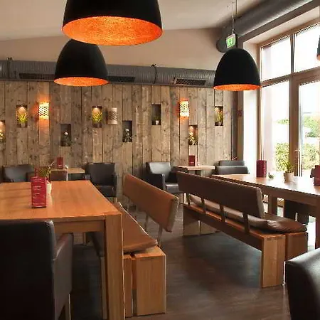 Troll's Brauhaushotel فندق