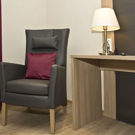 فندق Troll's Brauhaushotel 3*