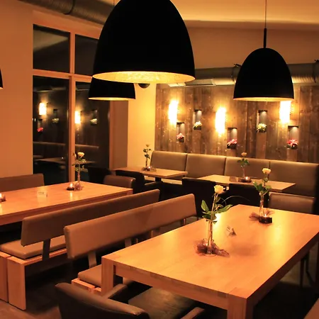 Troll's Brauhaushotel ميدهباخ