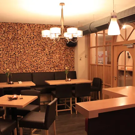 فندق Troll's Brauhaushotel 3*