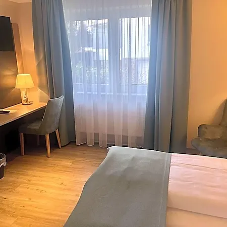 فندق Troll's Brauhaushotel 3*