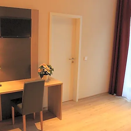 فندق Troll's Brauhaushotel 3*