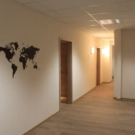 Troll's Brauhaushotel فندق